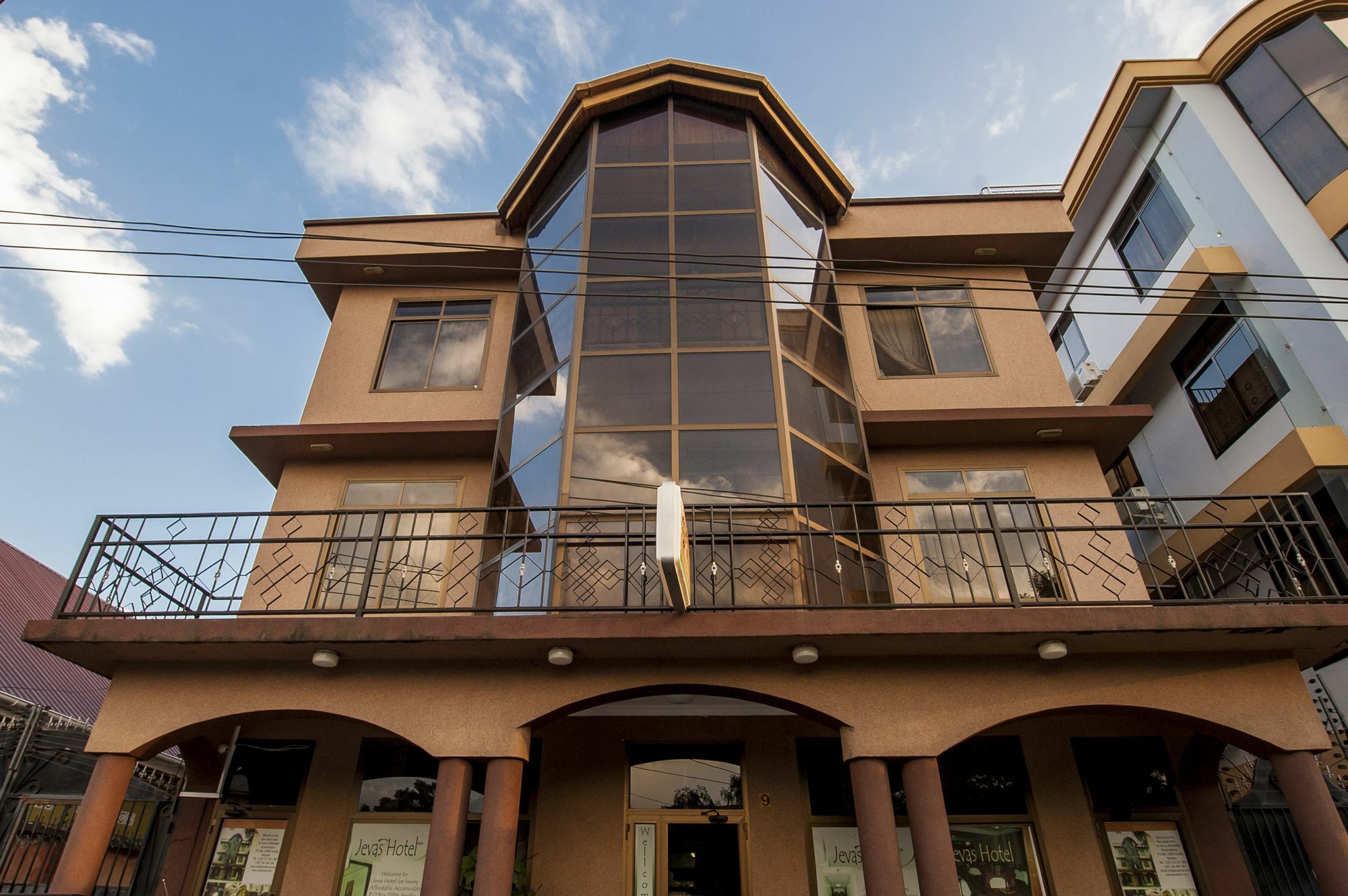 Jevas Hotel Arusha Esterno foto